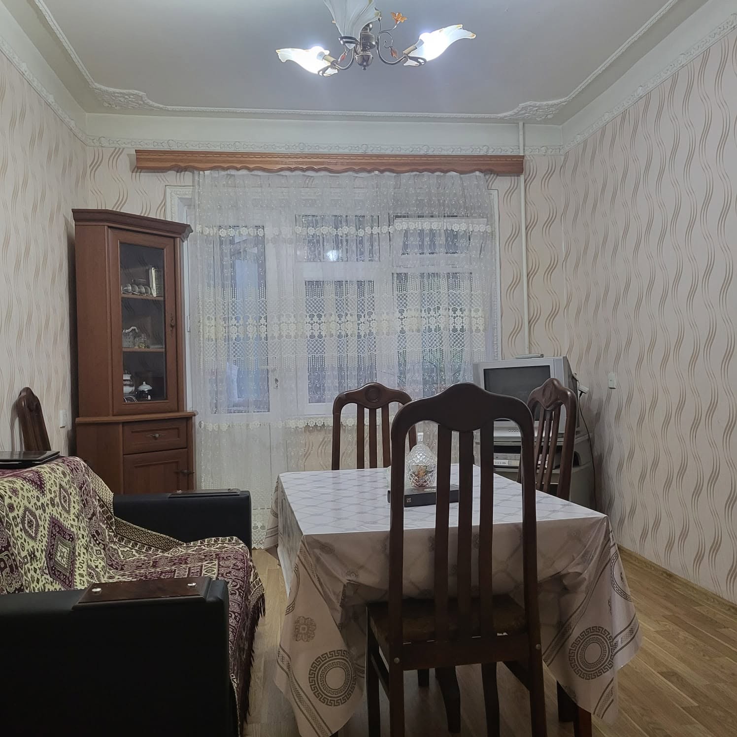 Evin fiyatı — 180,000₼