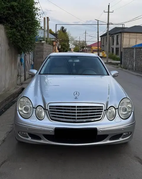 Mercedes-Benz E-Class 2005