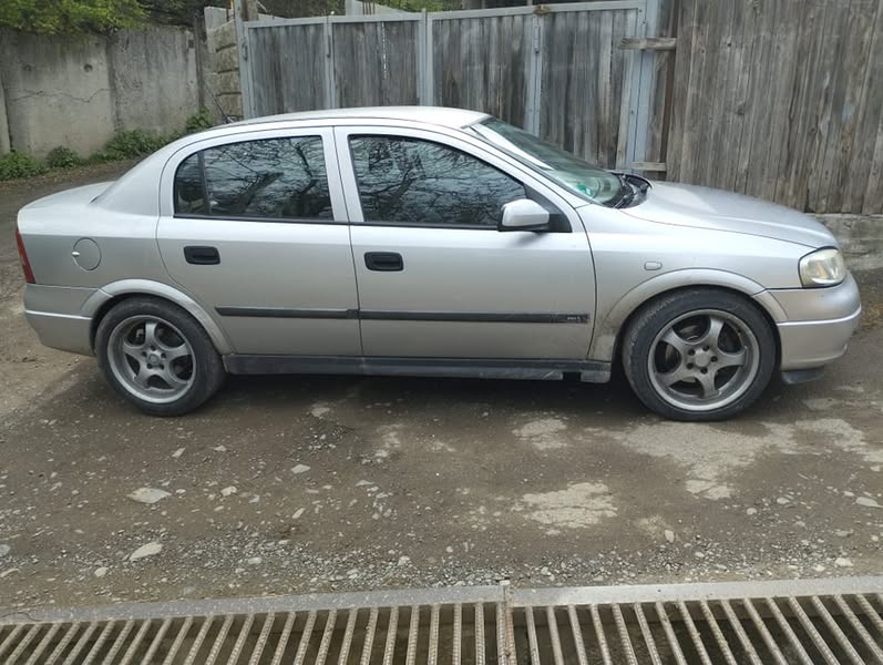 Opel Vectra 2 və 0 dağılır