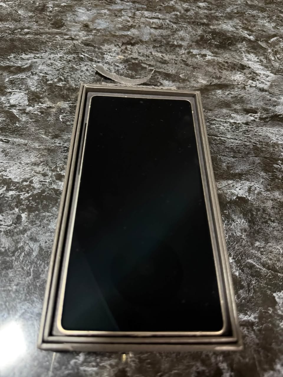 Samsung S25 Ultra ideal durumdadır, garanti altındadır ve 2000 fiyatla satıştadır.