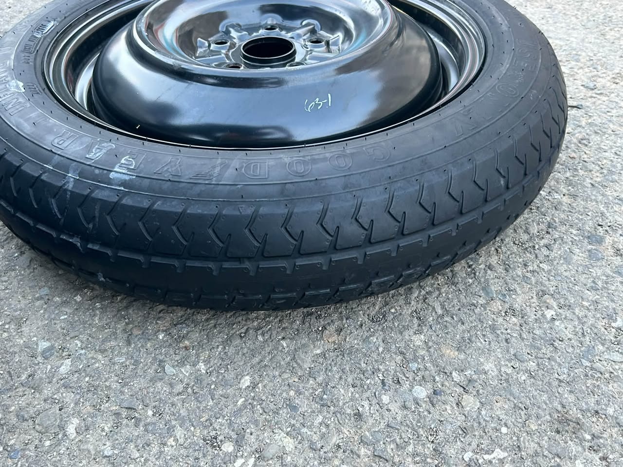 5x114.3 R18 ve 5x112 R17'li bir seti alიყიდება.