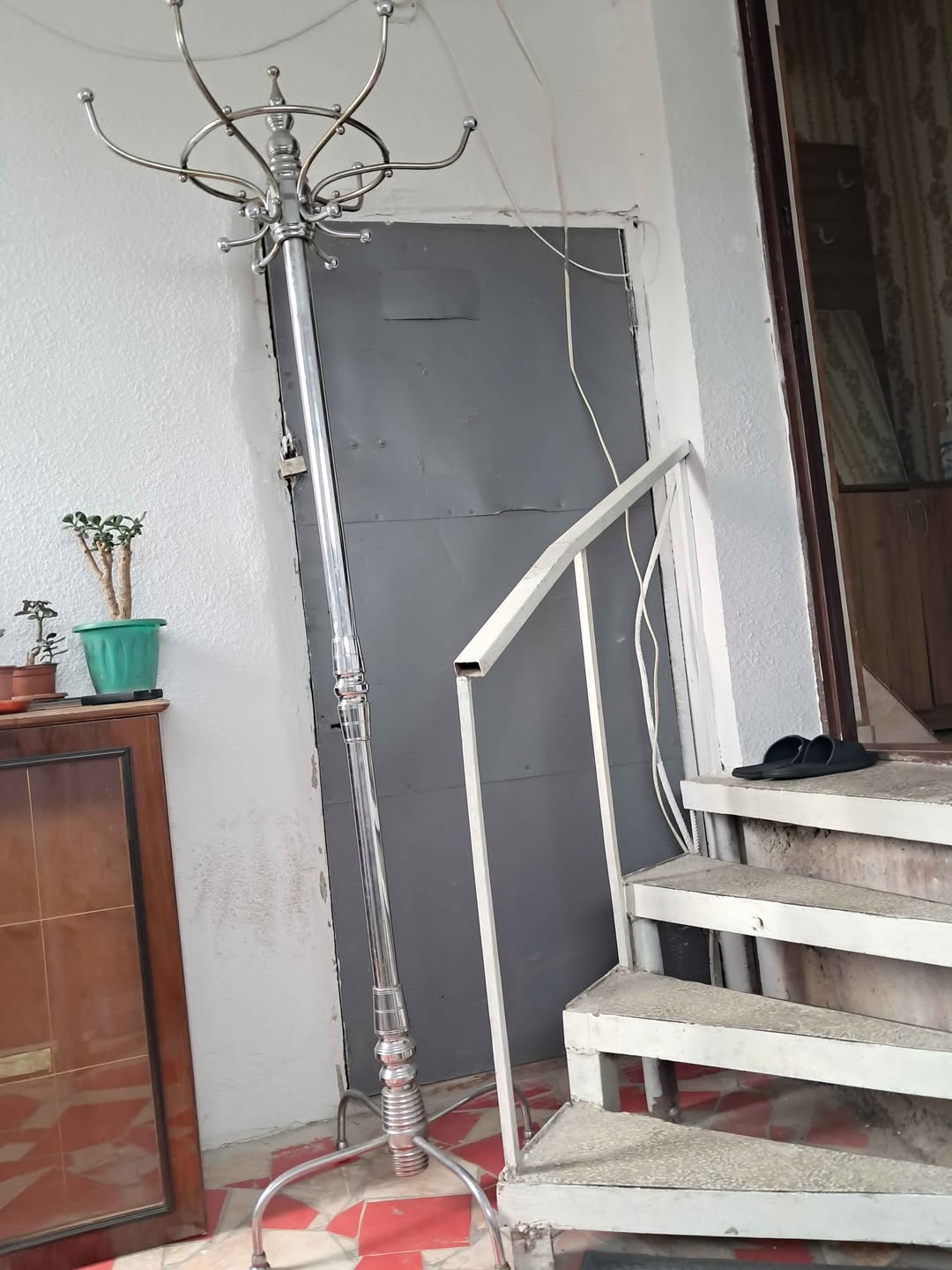 Heavy chrome metal coat stand