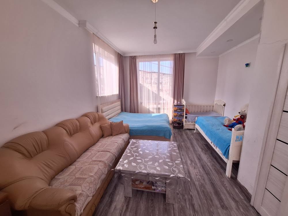Ev, Abovyan