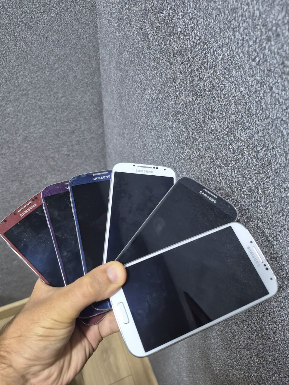 Samsung Galaxy S4, გამართულ, მუშა მდგომარეობაში.