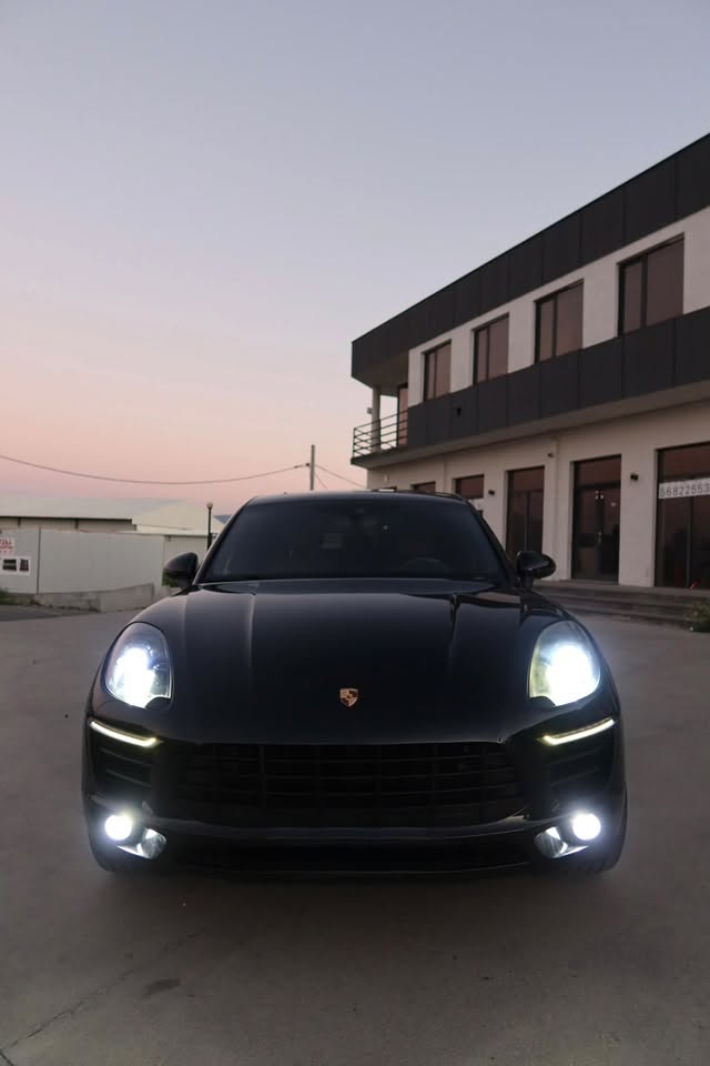 2015 3.6 Turbo engine Porsche Macan — $19,000
