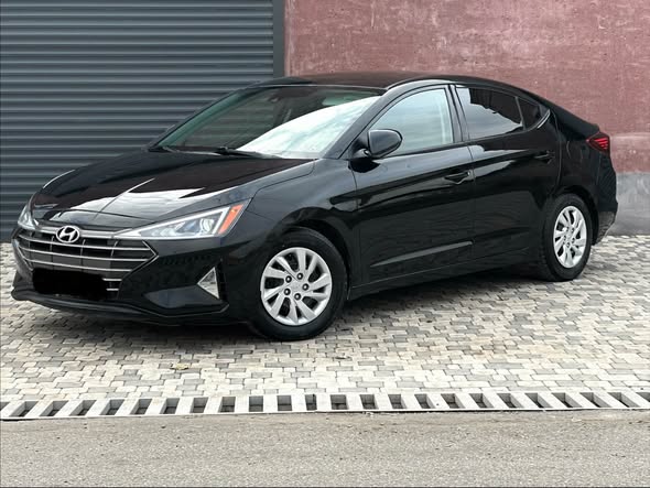Hyundai Elantra 2019 — 10,900$