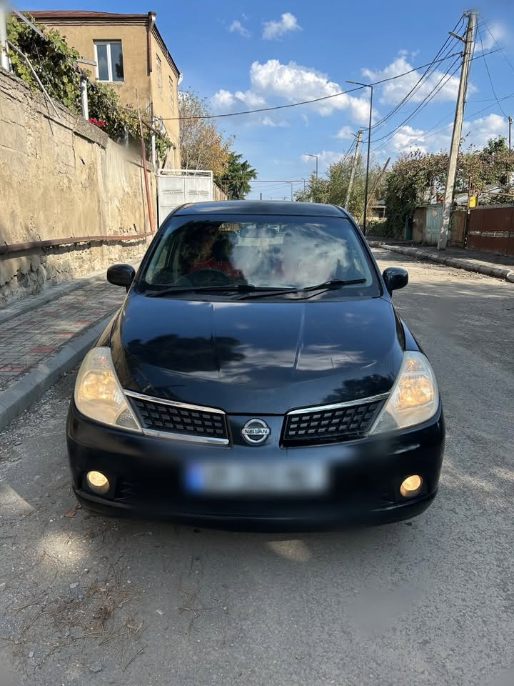 Nissan TIIDA 2005