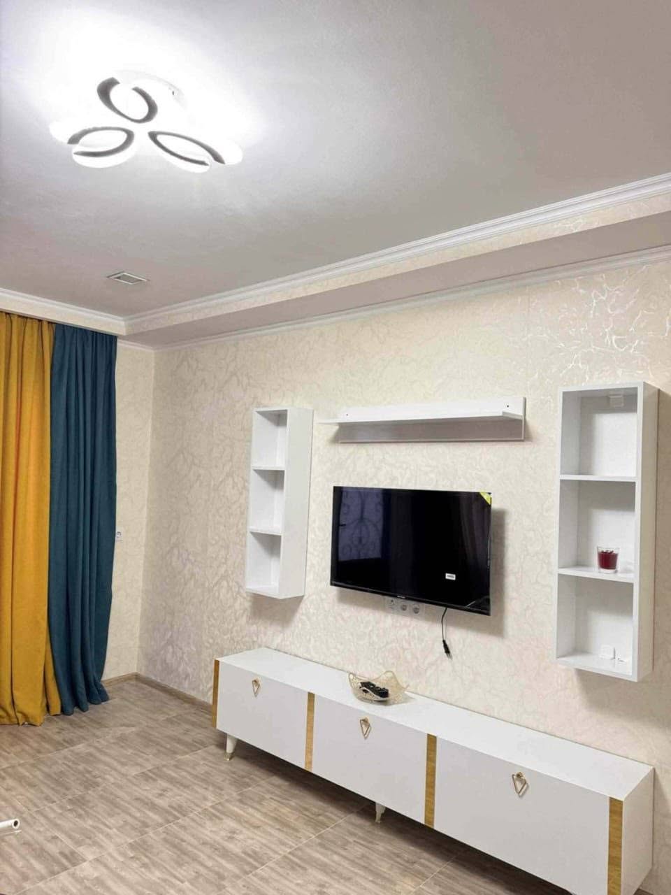 ქირავდება 3-ოთახიანი ბინა, თბილისი — $700