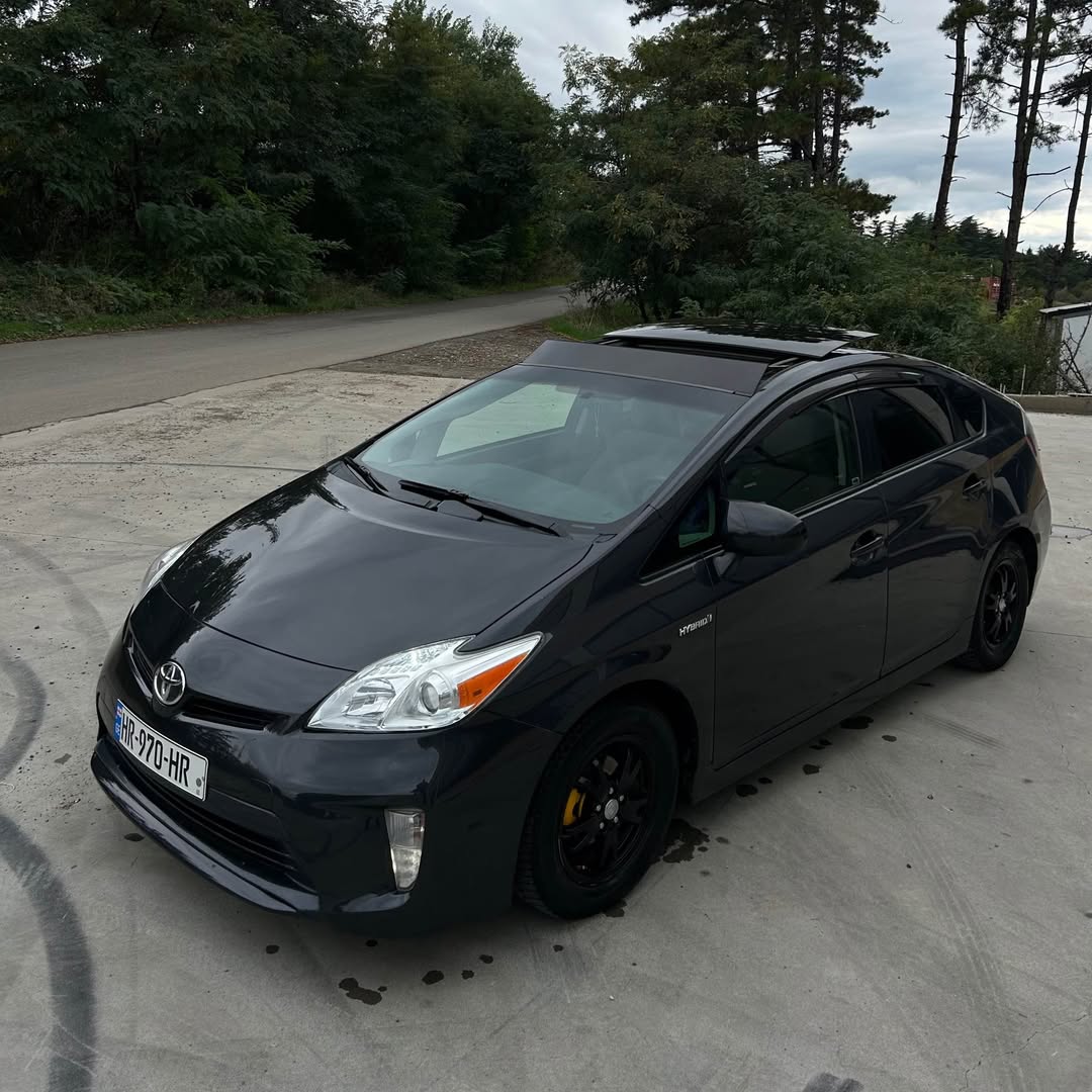 TOYOTA PRIUS იყიდება! არ იცვლება არაფერში 2014 — 7,500$
