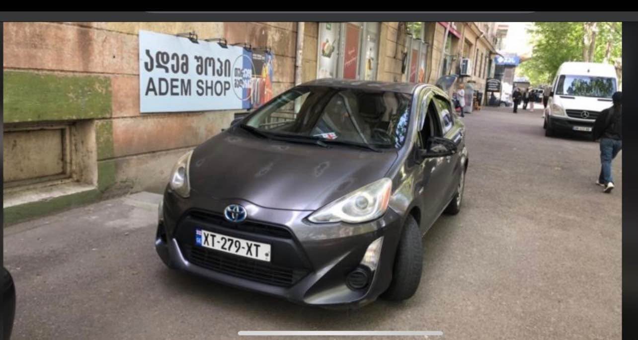 Ընկերությունը աշխատանքի է հրավիրում վարորդների Յանդեքս տաքսում 2013