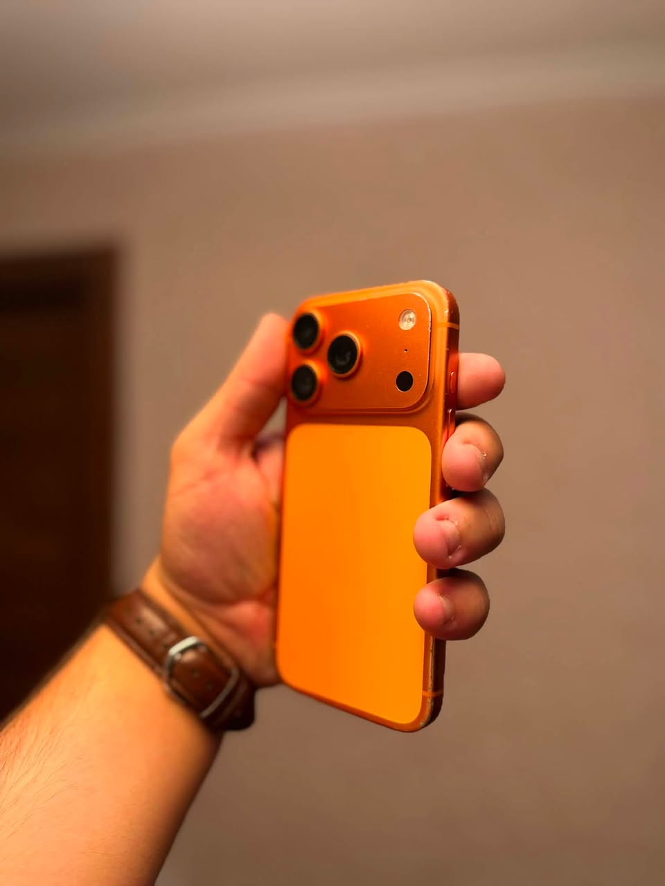 iPhone 17 Pro lombard şirkətində 2100₾-a satılır