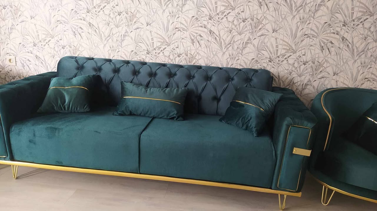 Satılır yaxşı vəziyyətdə divan və masa