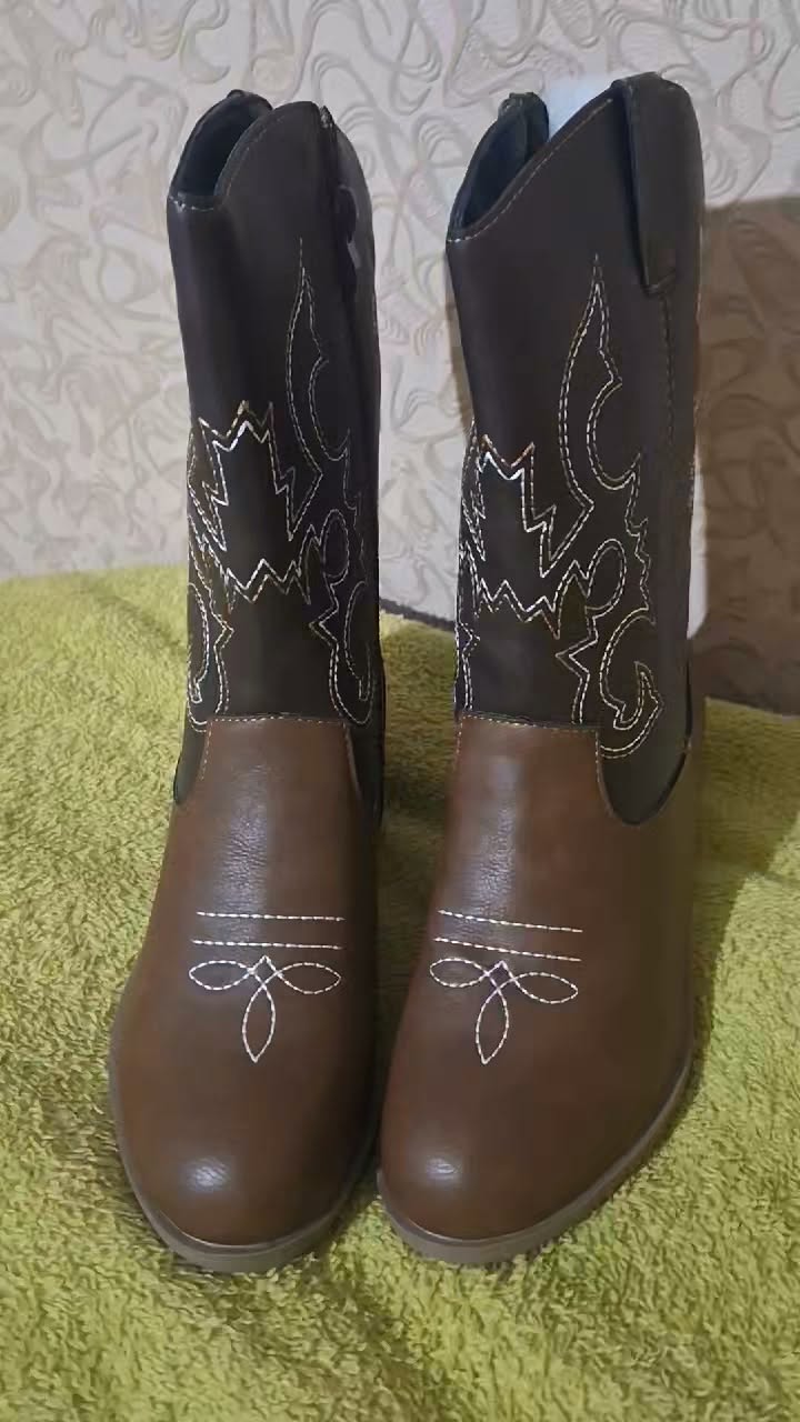 Brown checks, size 33