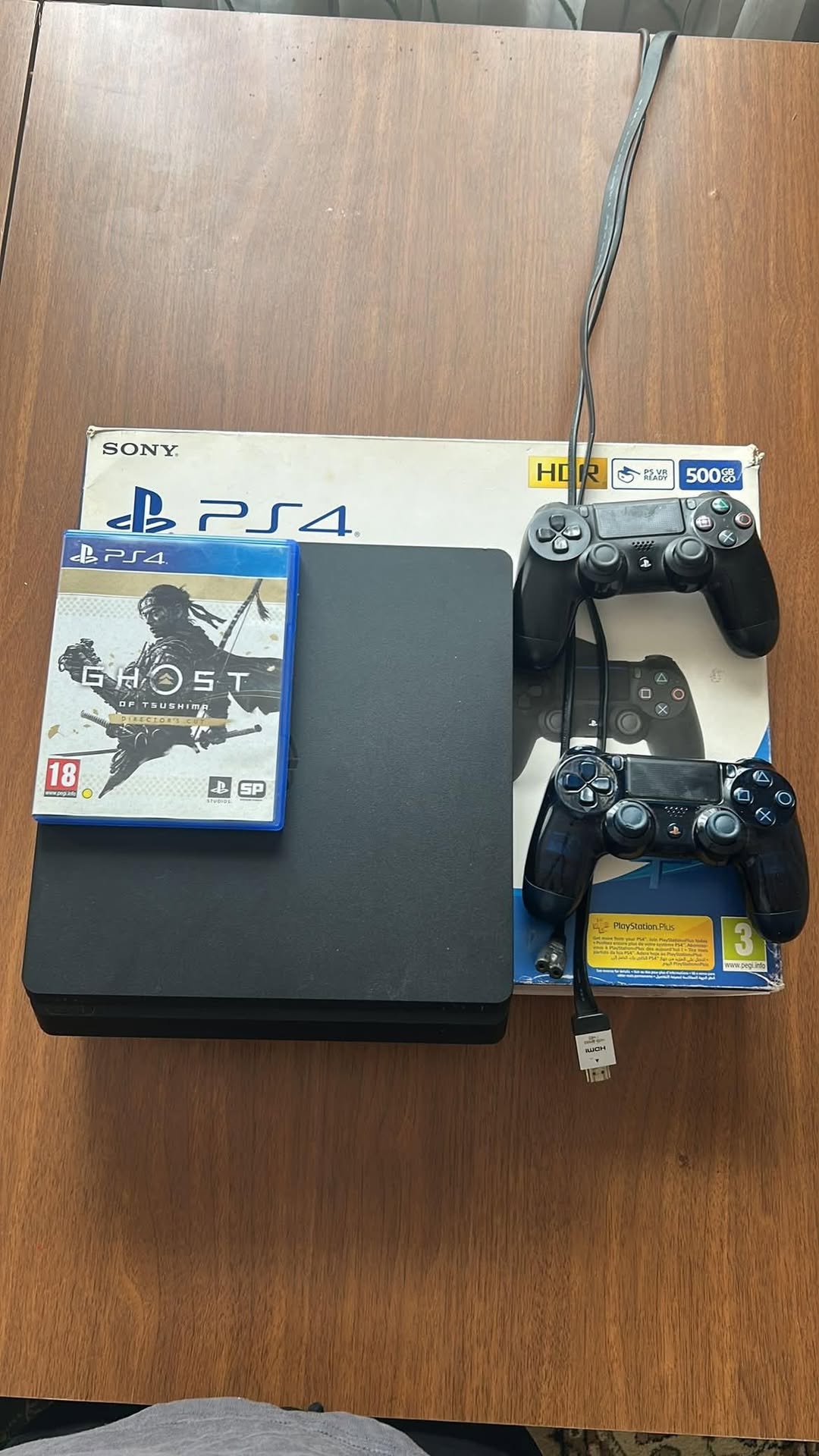 İyi durumda olan PS4 Slim satılık.