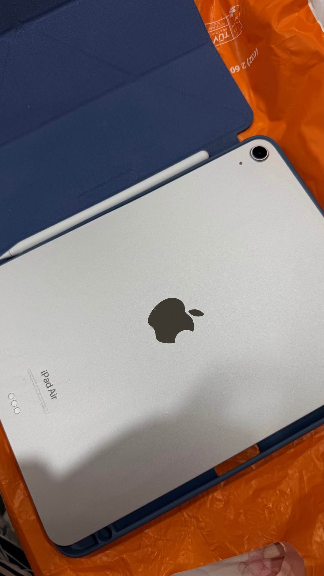 iPad Air M2 11 ინჩი, კლავიატურით