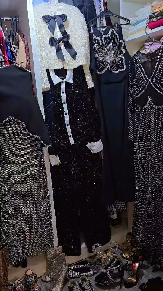 İndirimli Elbise ve Ayakkabı