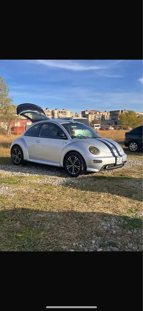 2001 modeli otomobil 2.200 dolar.