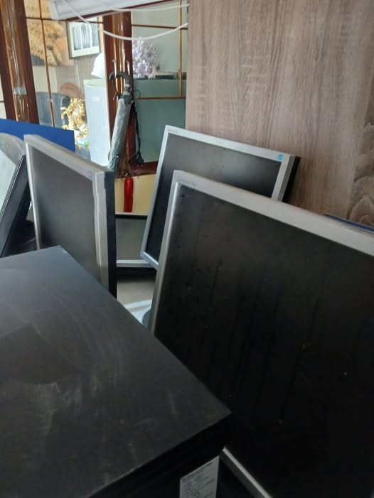 Monitors for 25 manat
