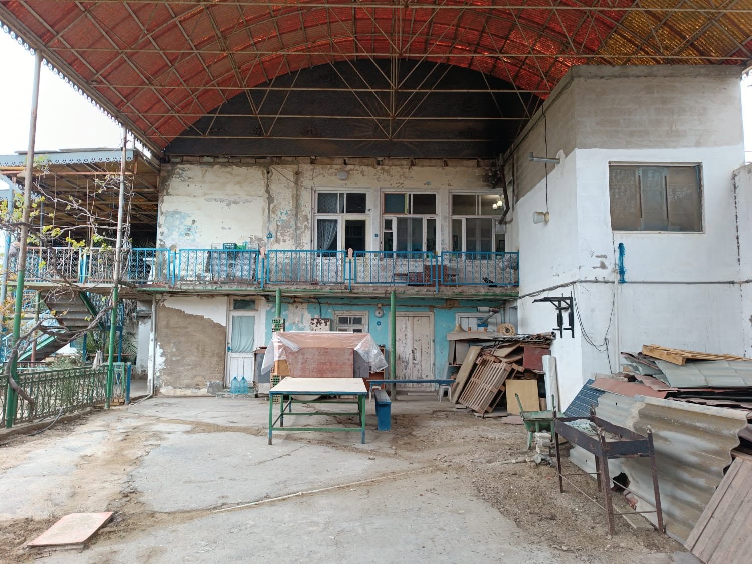 Buzovna 10 sot torpaq və köhnə ev
