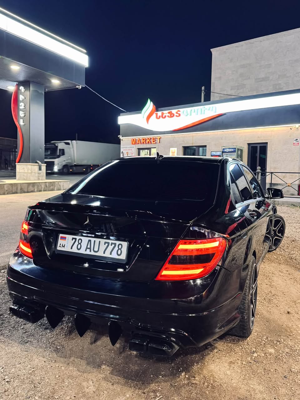 Mercedes-Benz C250 — 13,000$