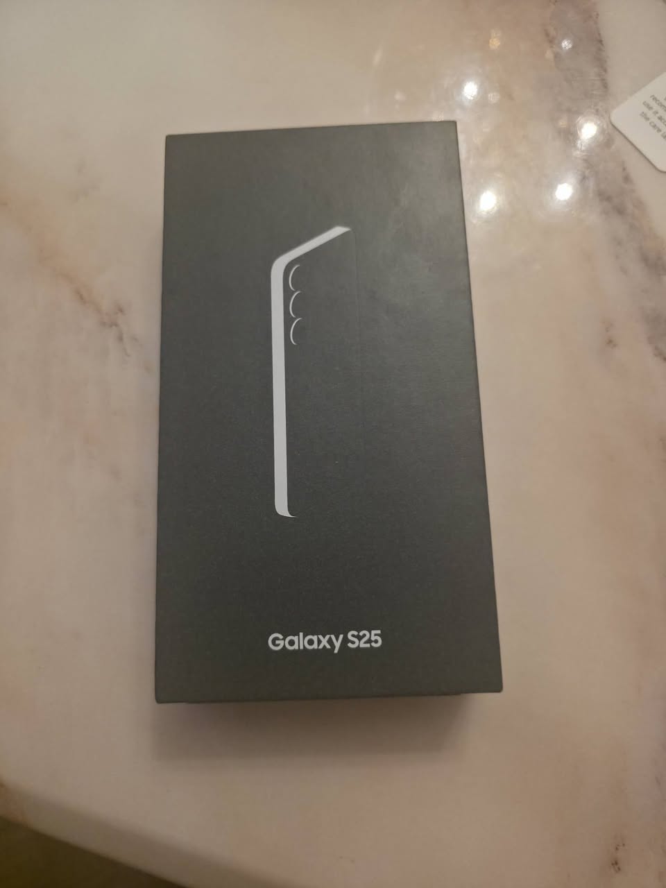 Galaxy S25 12GB/256GB Slver shadow.არის სულ — 1,700₾ 
Galaxy S25 12GB/256GB Gümüş kölgə. Qiyməti 1,700₾