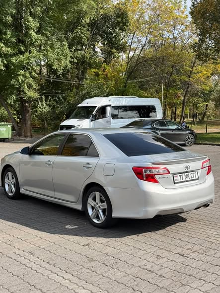 Toyota Camry 2012 — 11,700$