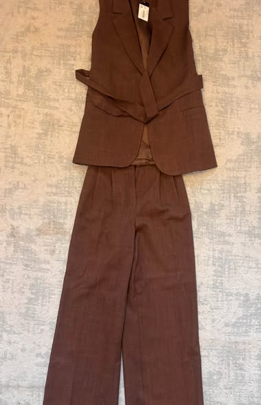 Brown suit (waistcoat and trousers)