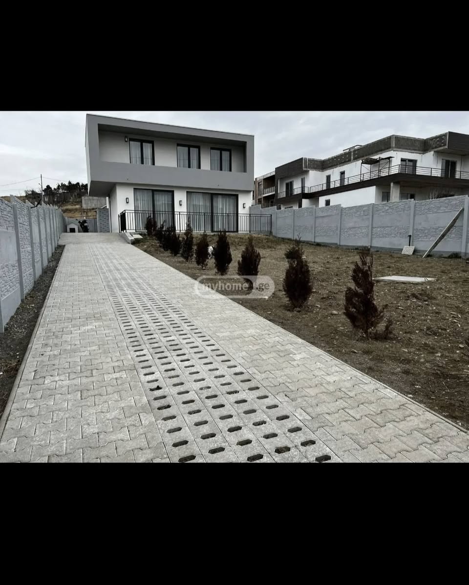 ​იყიდება ახალი აშენებული სახლი ლისზე თუ
