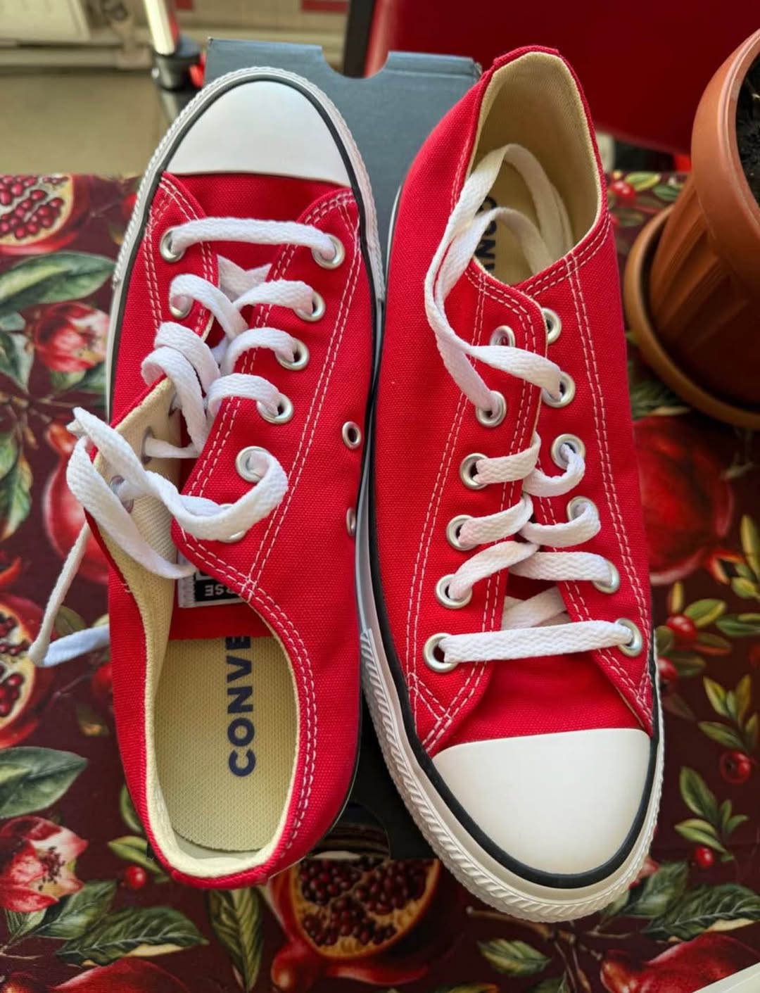 Selling new original Converse ❤️ zone
