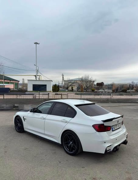 BMW 328i 2012 — 7,500$