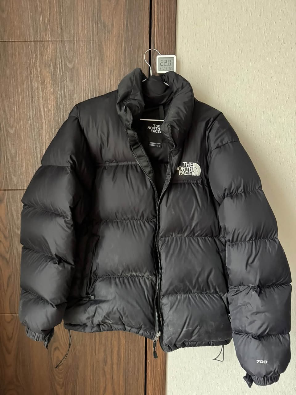 The North Face markalı siyah bir paltomu satıyorum