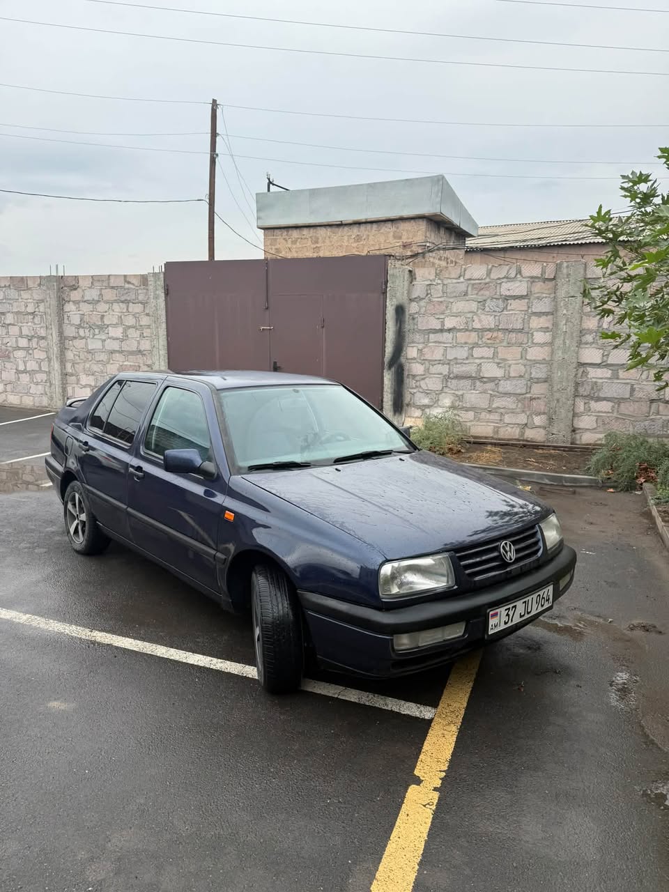 Volkswagen Vento — 2,600$