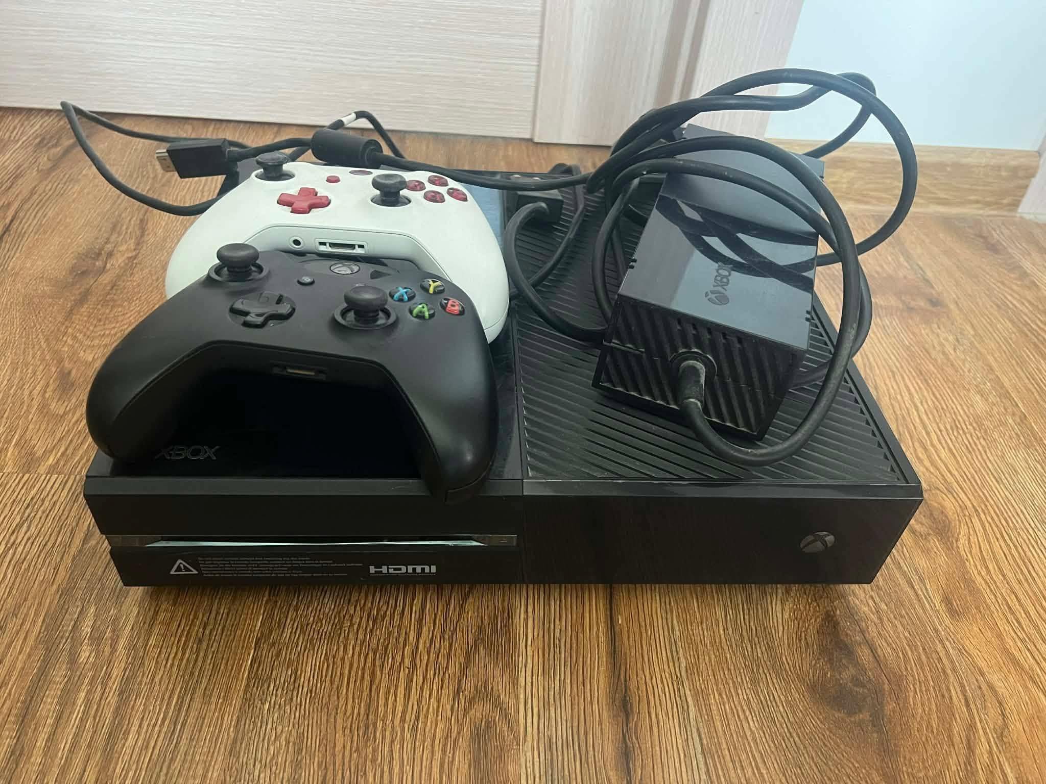 იყიდება xbox one მოყვება 2 კონტროლერი
