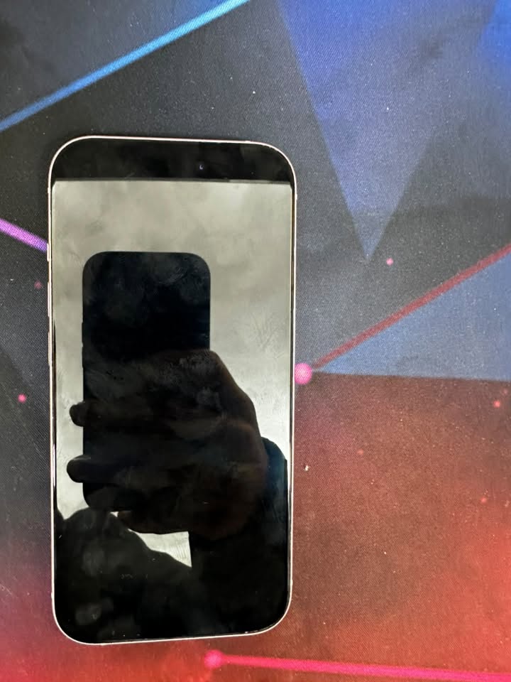 Apple'ın iPhone 15 modeli 128GB depolama capacity ile 1.550₾ fiyatla alınıyor.