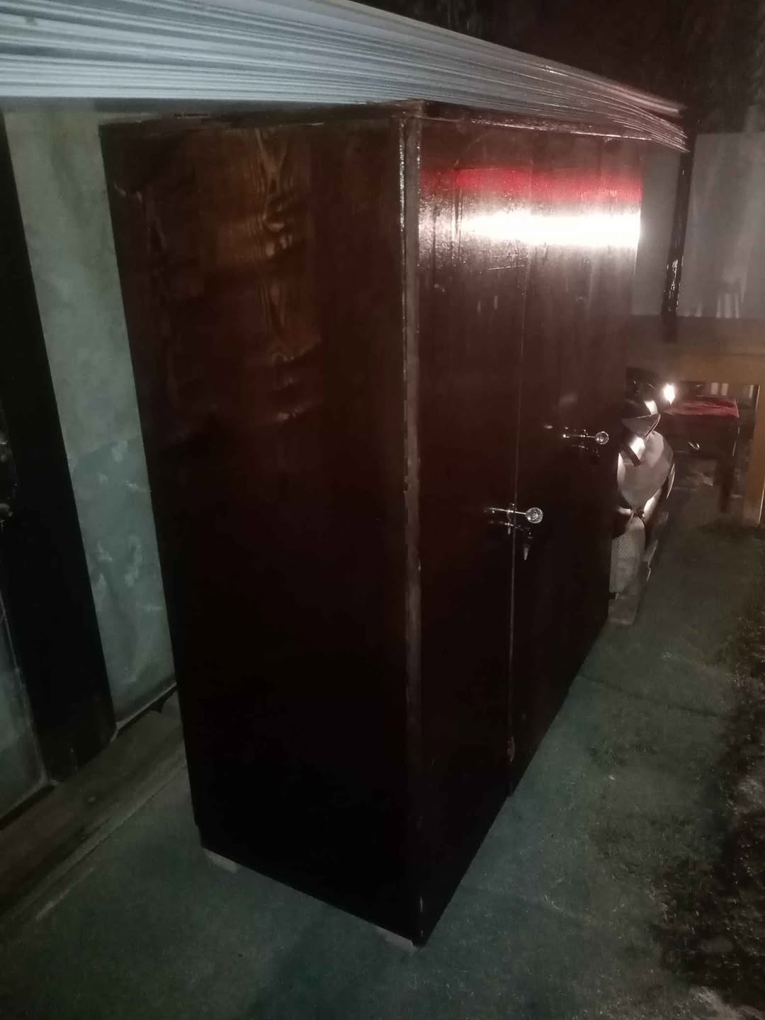 Taxta şkaf, normal vəziyyətdə