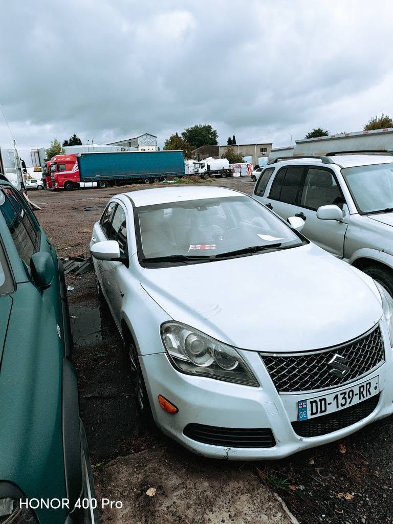 იყიდება Suzuki kizashi 2012 წლიანი Ძრავი