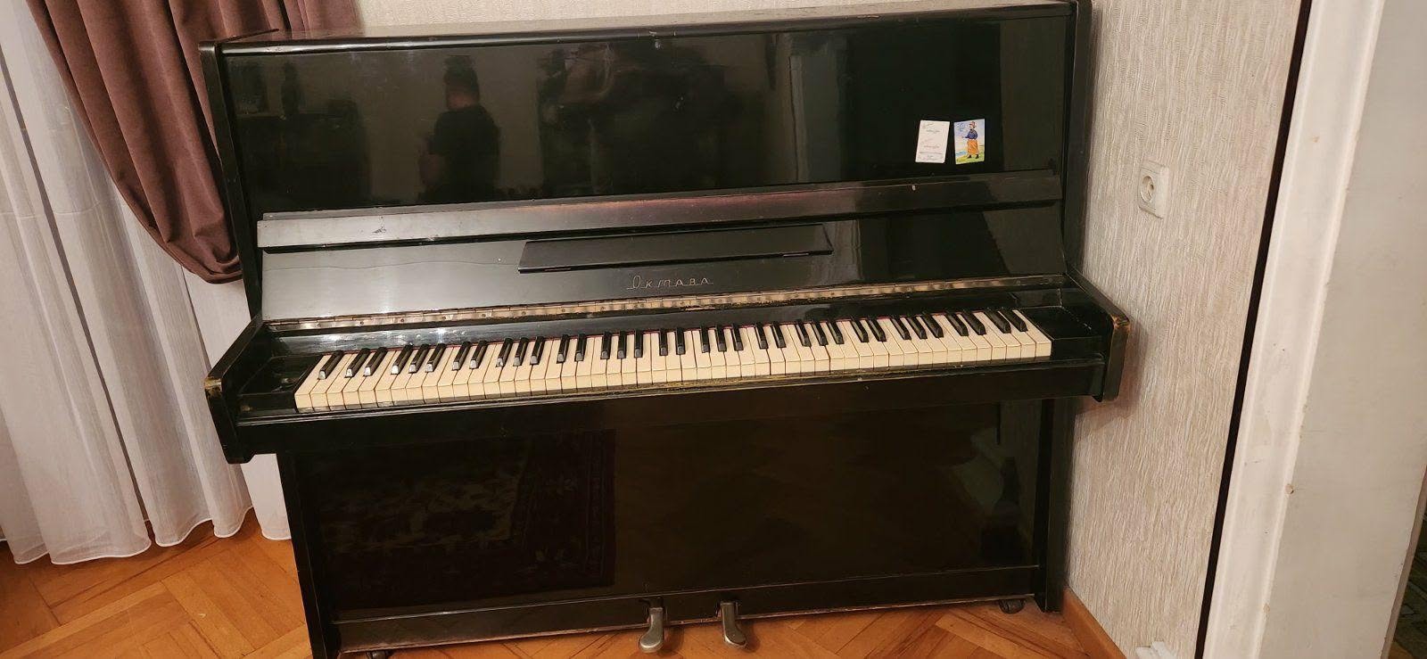 Oktava upright piano, free