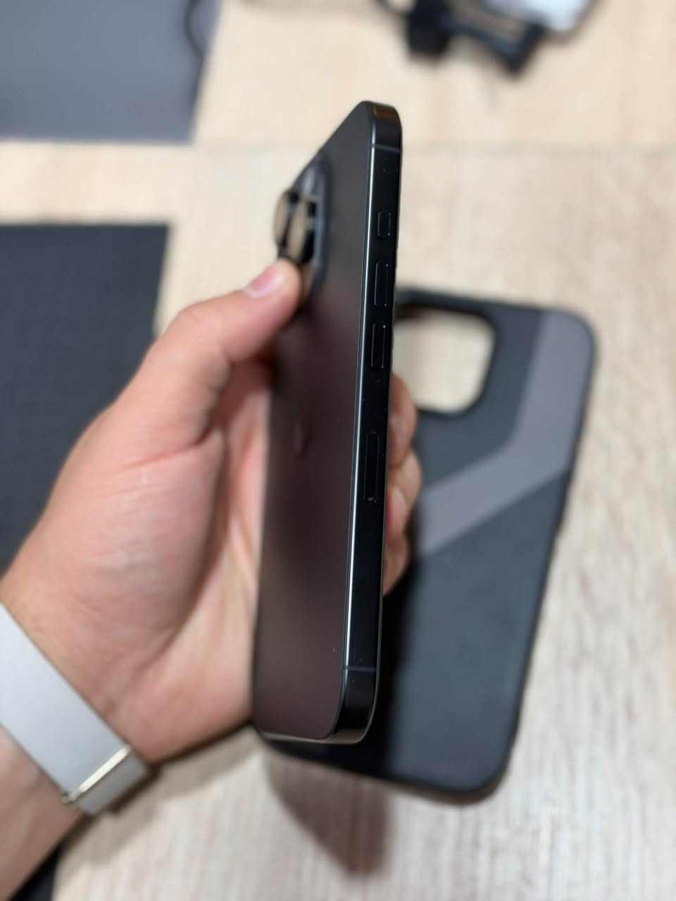 iPhone 16 Pro eSIM, коробка, 90% заряда батареи
