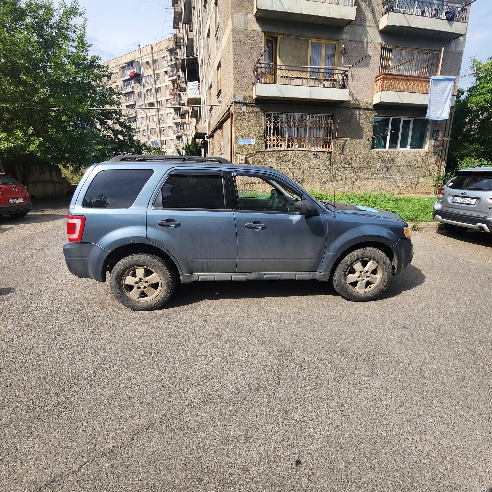 იყიდება/იცვლება Ford escape XLT 2012წელი გამართული