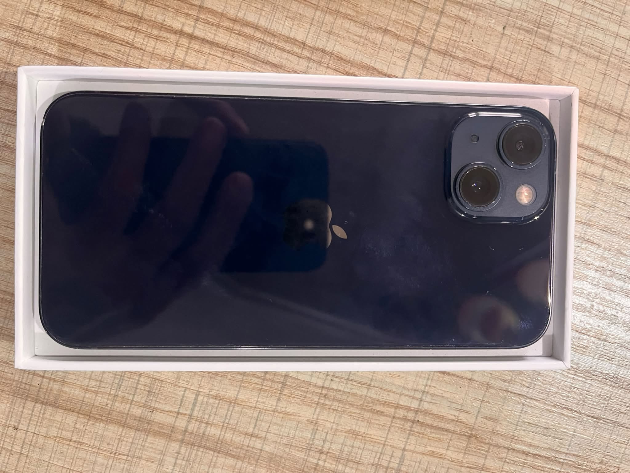 iPhone 13 ყუთით, ბატარეია 75%