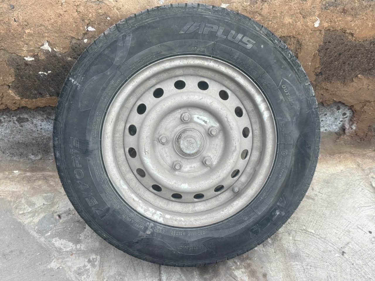 Անվադող 175/70 R13 պողպատե անիվով
