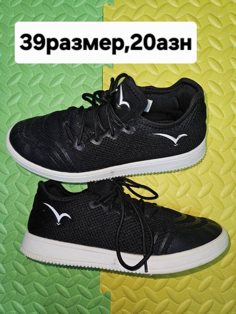 All shoes are in perfect condition. WhatsApp — 20₼
