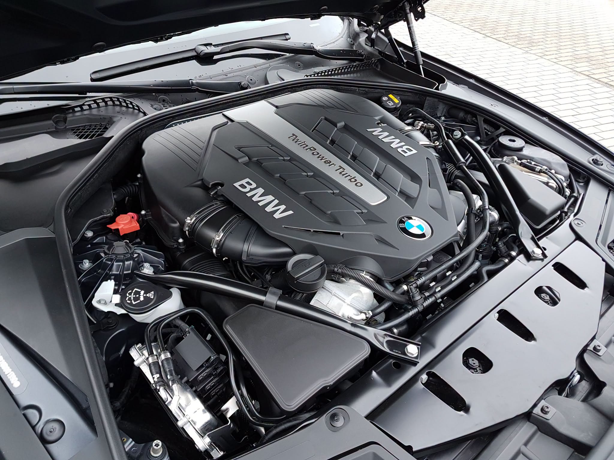 Վաճառվում է 2015 թվականի 4.4 տվինտուրբո 2 — 3,300$