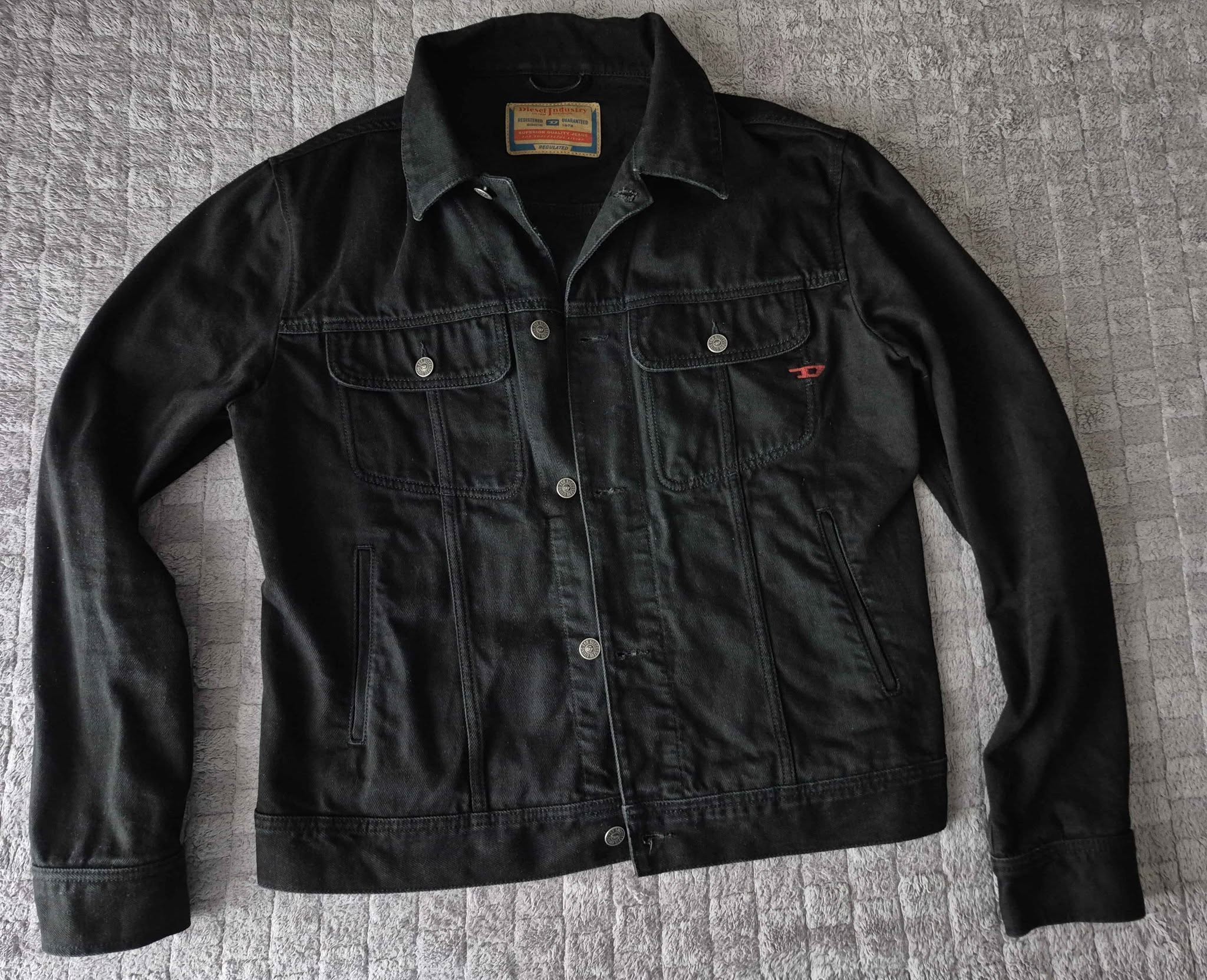 Diesel qara cins gödəkçə, ölçü L