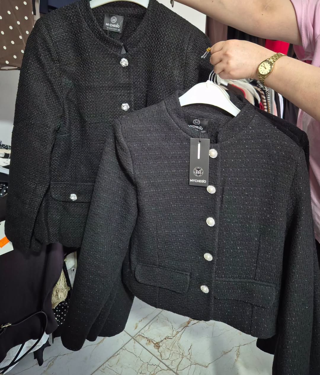 Amazingly elegant coat, we have sizes: 36