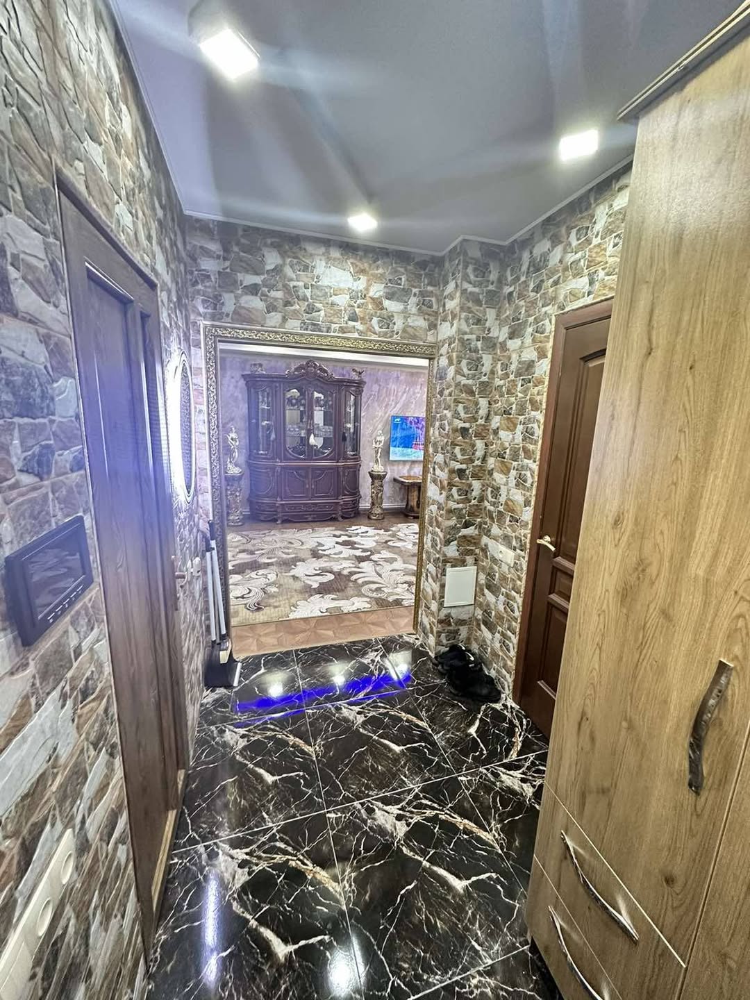 Վաճառվում է բնակարան, Երևան