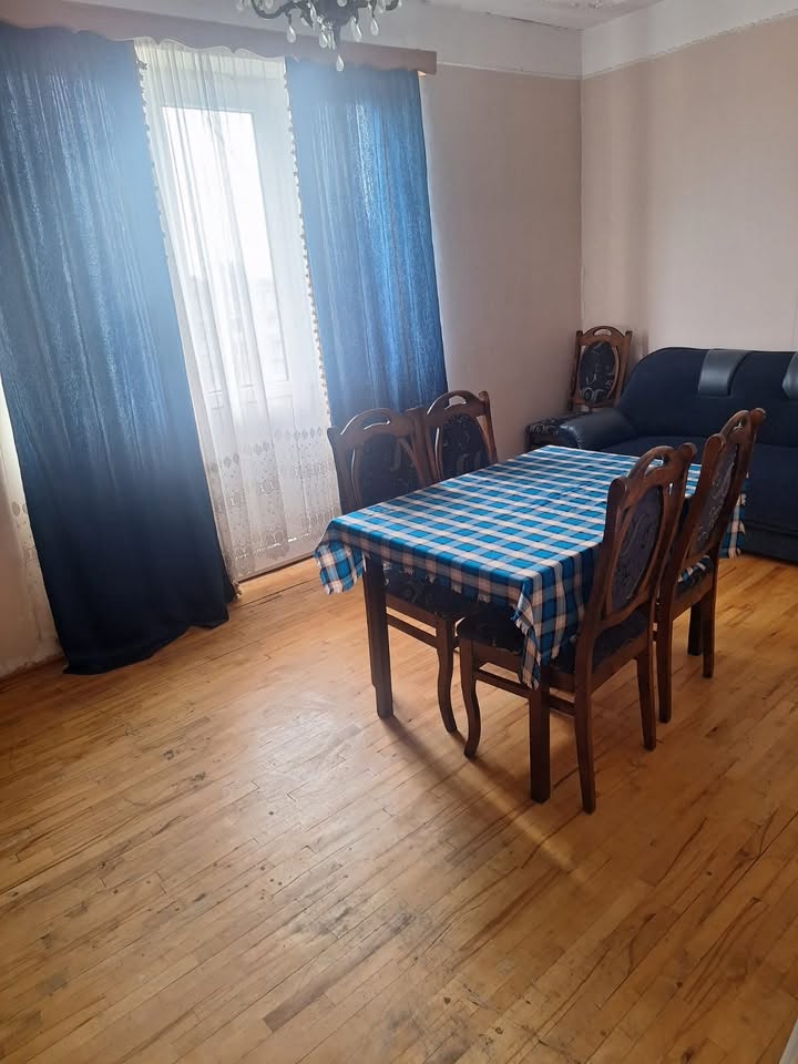 Վաճառվում է բնակարան, Քութայիս