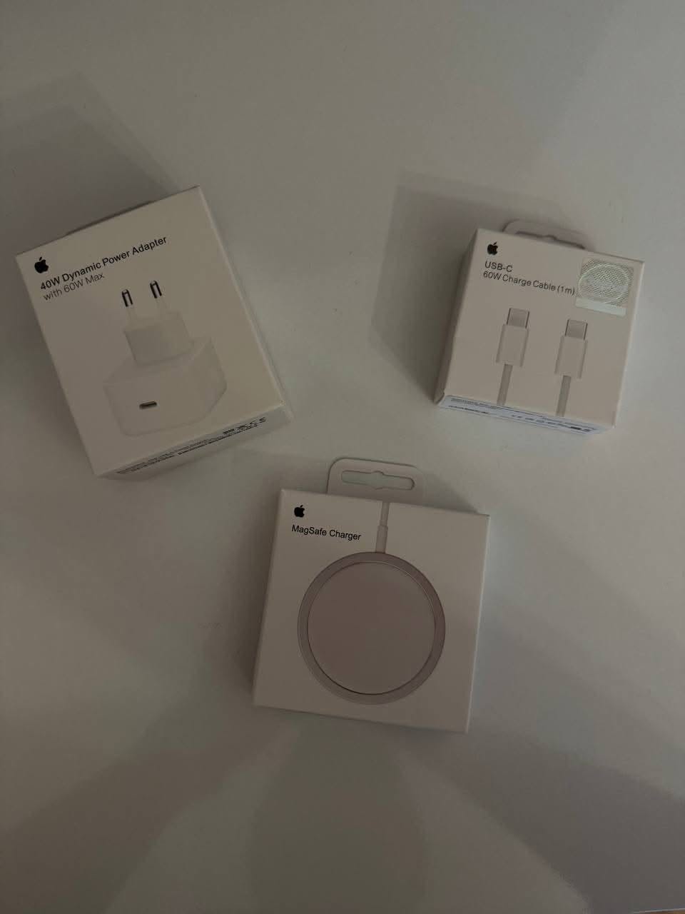 Güçlü adaptör 40W, telefonun pilini 12,000֏ ye kadar şarj eder