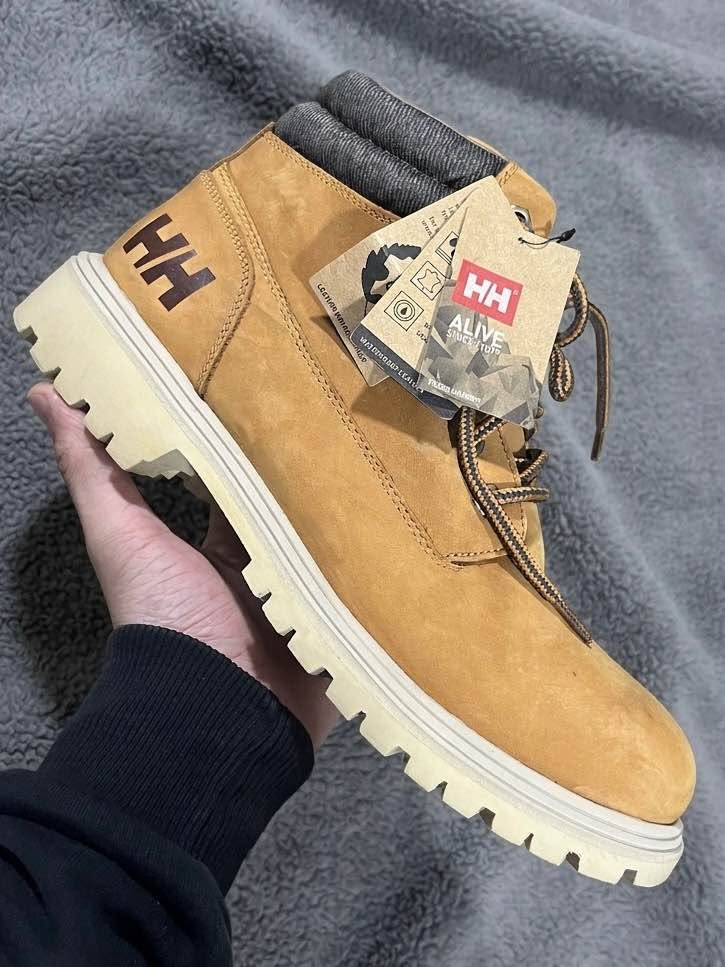 Helly Hansen Alive boots, new with tag
