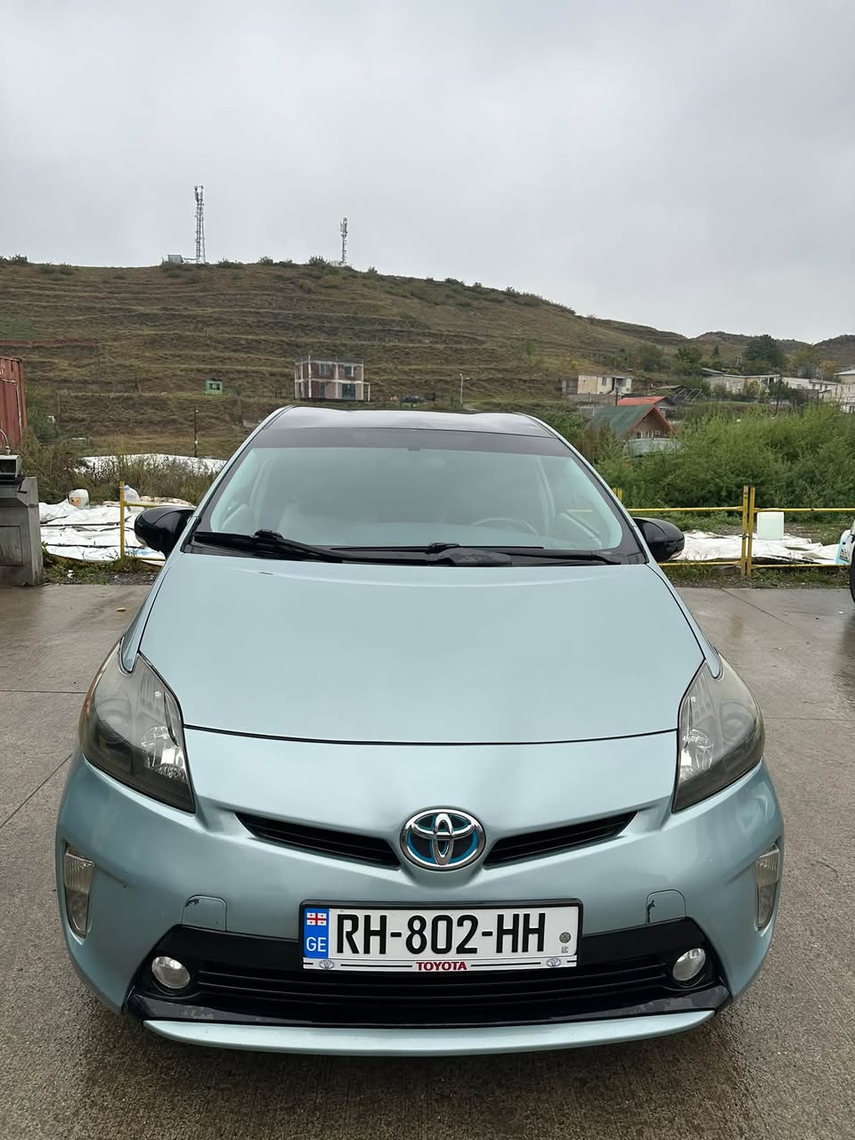 იყიდება 2015 წლიანი toyota prius მანქანა — 6,500$